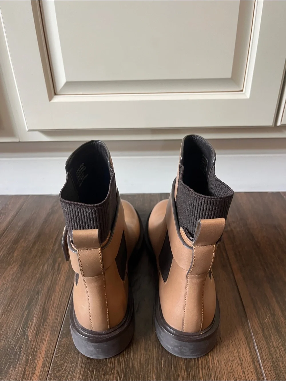 NWT TORY BURCH LEATHER CHELSEA BOOTS